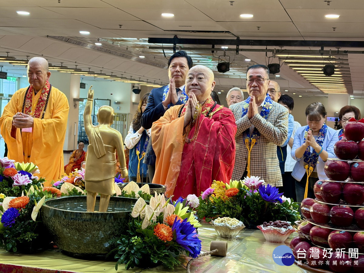 慶佛誕祈安康　新北佛教界浴佛大典