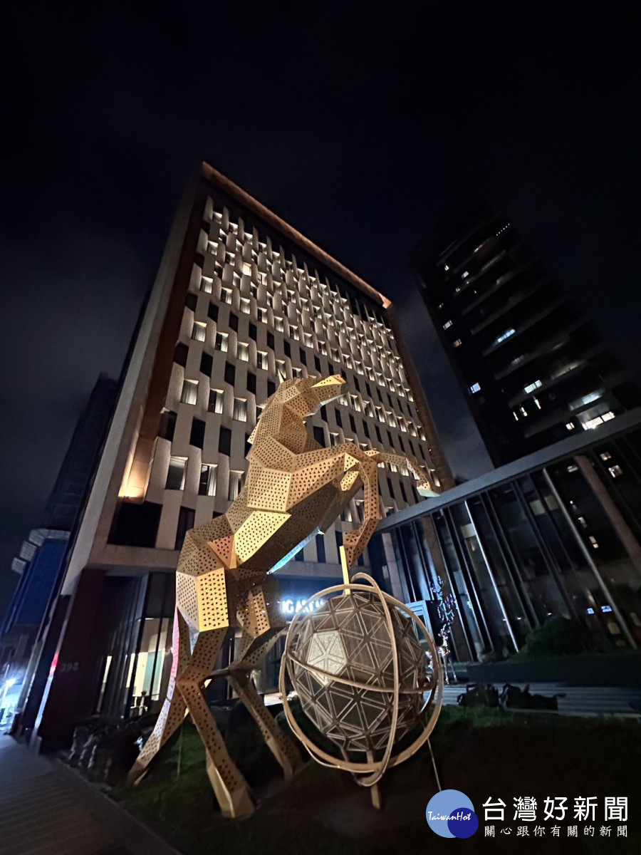 主燈「飛馬耀桃園」動向正式揭曉，移置於八德區的「千塘行旅- Chien Tang Art Hotel」續展。