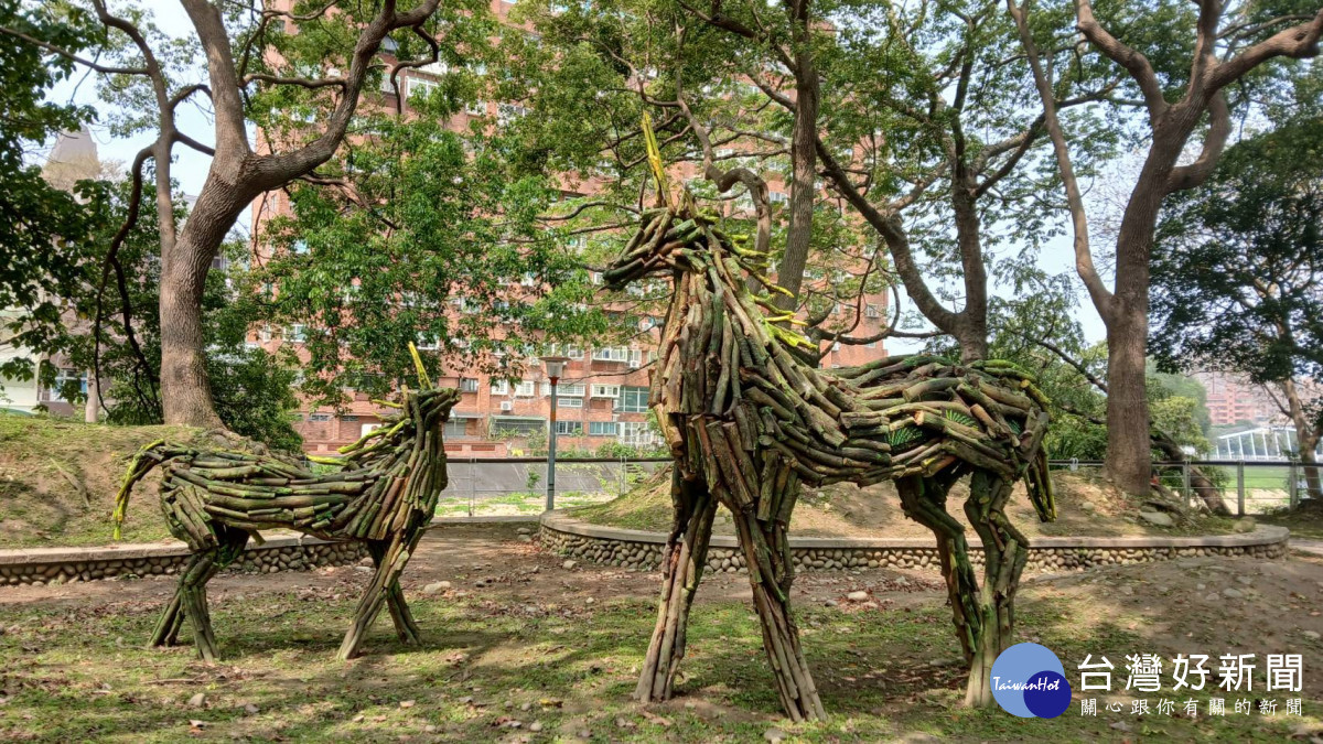 觀旅局媒合各界典藏意願，讓具代表性的藝術作品在燈會謝幕後能迅速找到適合的棲身之所。