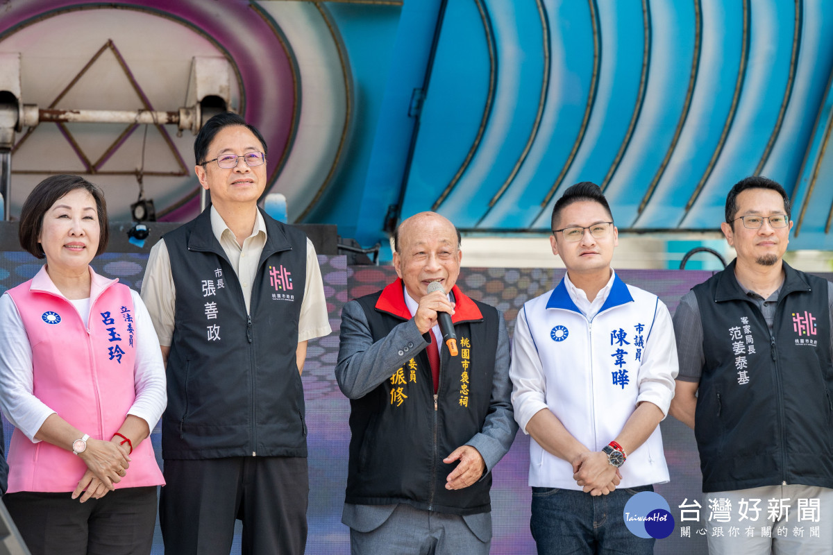 平鎮褒忠祠主任委員范振修致詞。<br />
<br />
