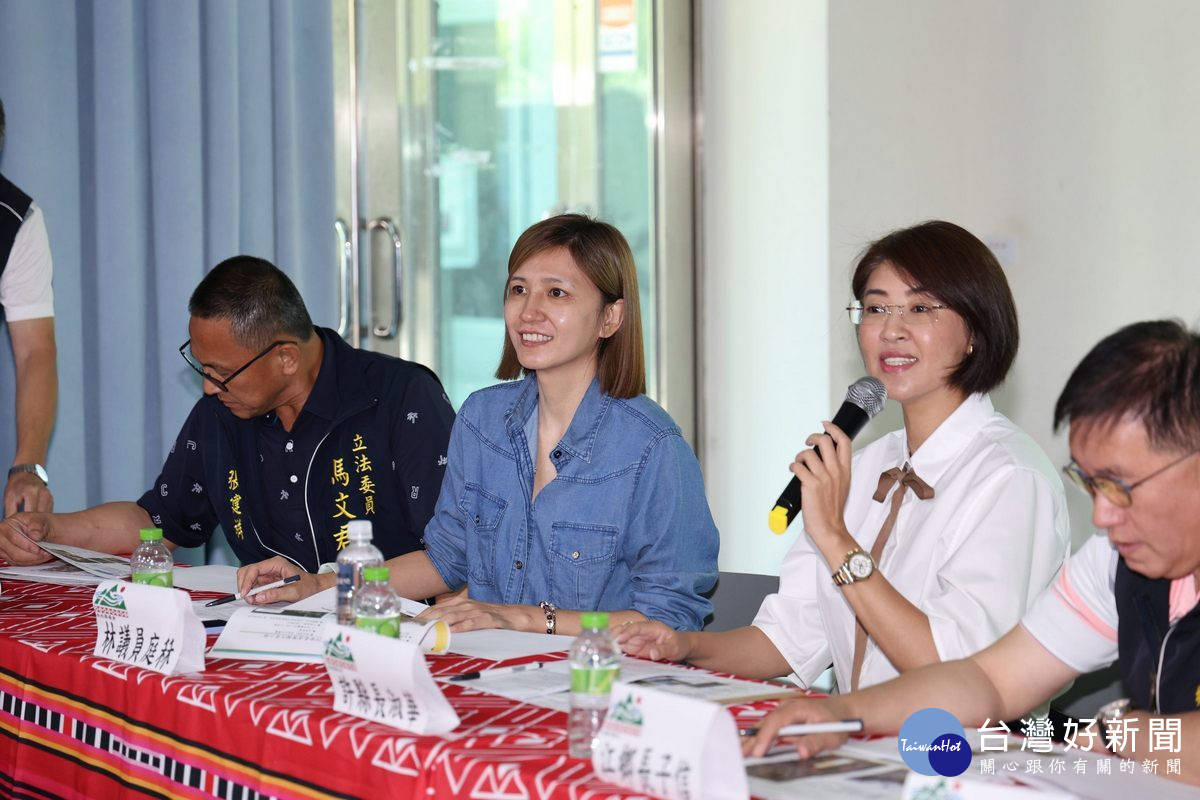 許縣長說，縣府會與鄉公所及代表會、縣議會密切通力合作，持續把仁愛鄉的各種基礎建設做好，讓農民朋友都能夠有更很好的收成。（縣府提供）