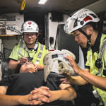 中山分隊消防員曾柏豪(左)、李沅翰執行救護成功救回患者。