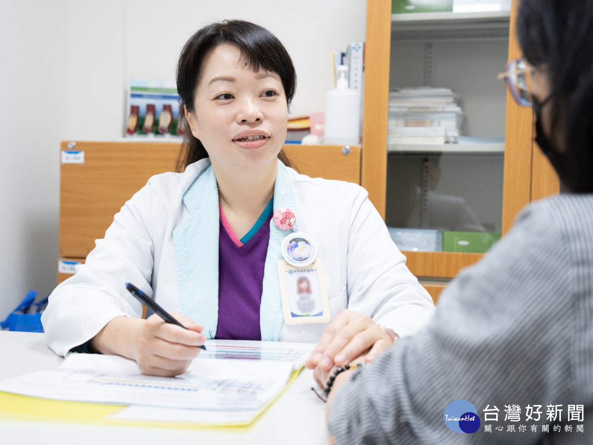 鍾美怡副護理長建議適度保留病友的飲食小確幸，心情好也是一劑抗癌良藥