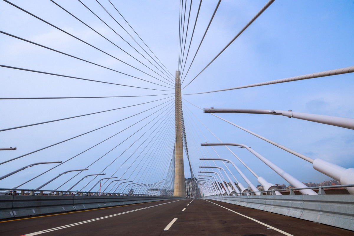 淡江大橋機車道事故難救援？　公路局：24小時專屬拖吊、人行道可助醫護