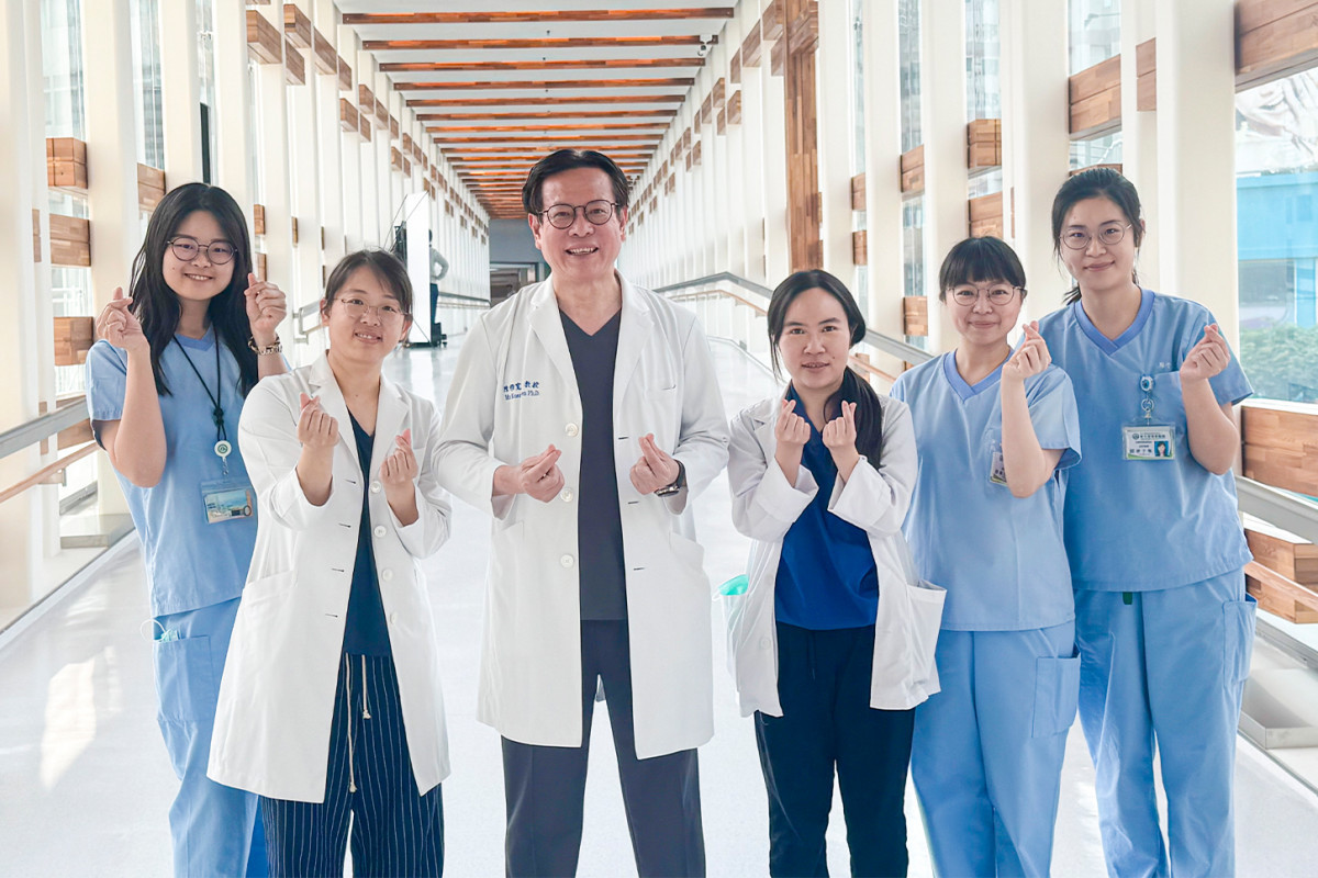 經過23年的努力，嶄新的天橋今天啟用，員工都非常開心。圖／彰基提供