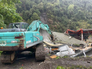 強制拆除違建。