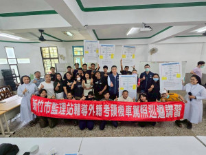 新竹市監理站舉辦外籍人士機車考照巡迴宣導活動。