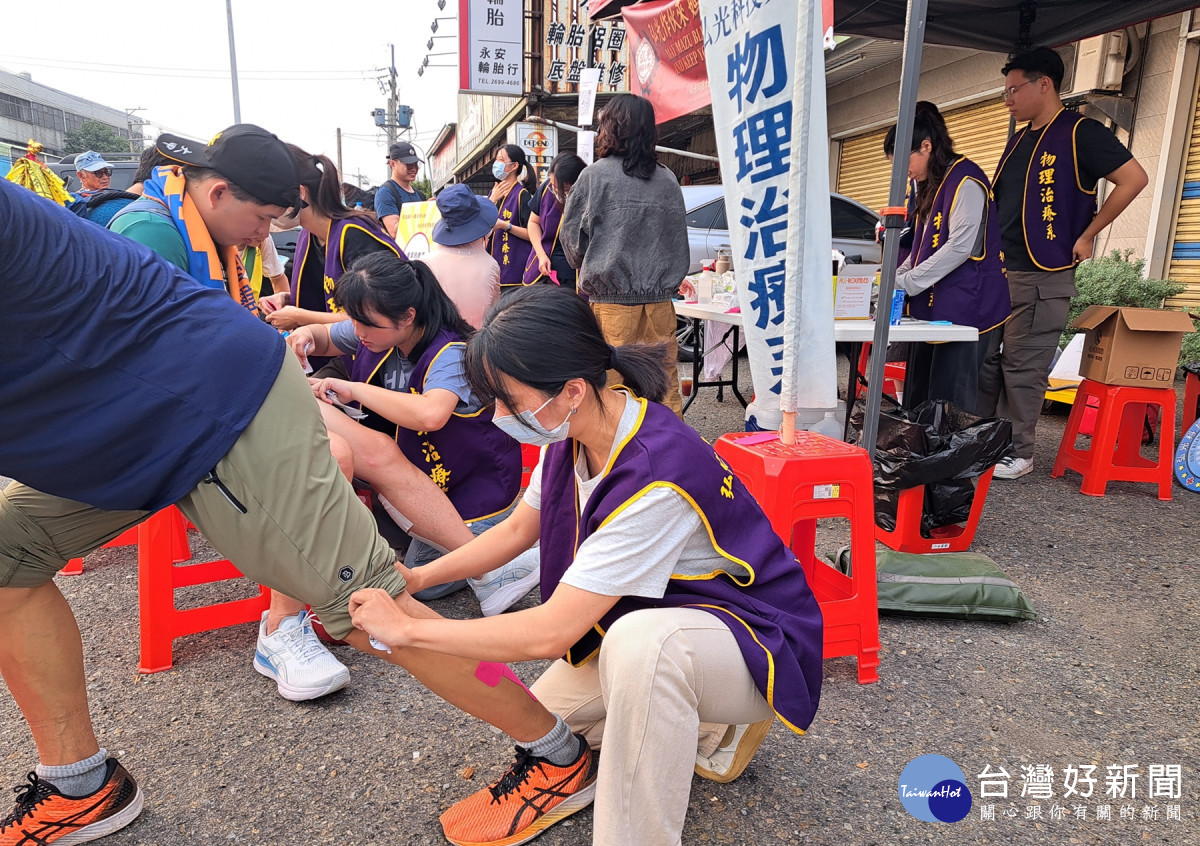 物治系師生統計，香客在貼紮部位需求的調查中，「小腿」需求位居首位，佔39%。（弘光科大提供）