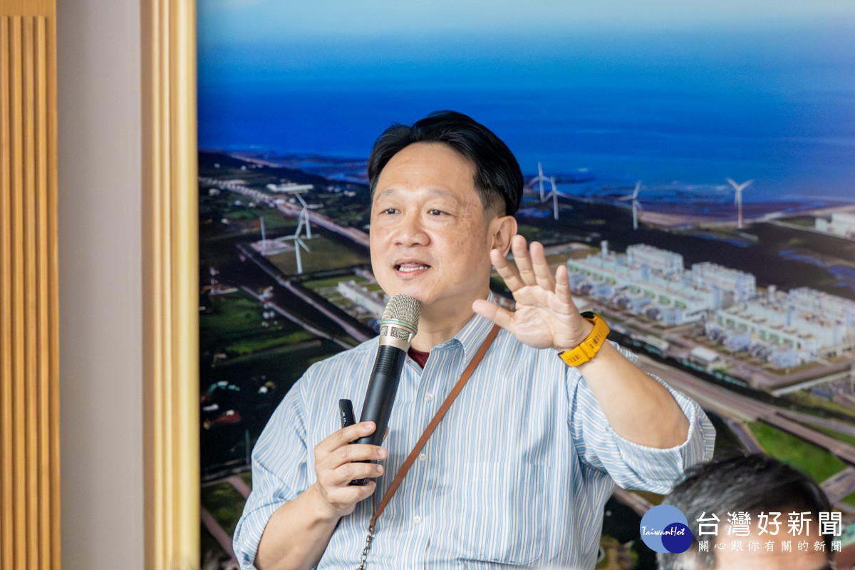 桃園市立圖書館館長施照輝表示，桃市圖近年以「閱讀文化結合智慧科技」為發展核心，推動虛實整合服務