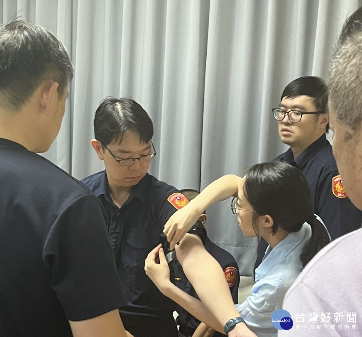 企業捐贈止血醫材助桃捷警隊，強化緊急救護守護旅客安全。