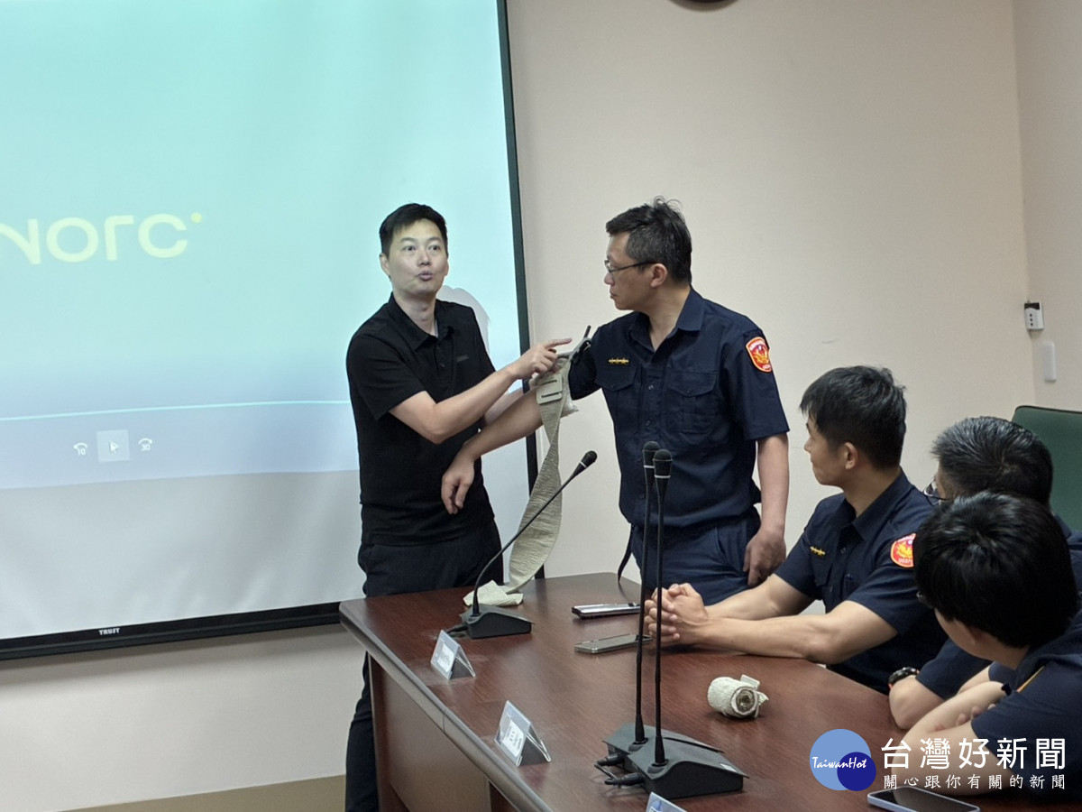 企業捐贈止血醫材助桃捷警隊，強化緊急救護守護旅客安全。