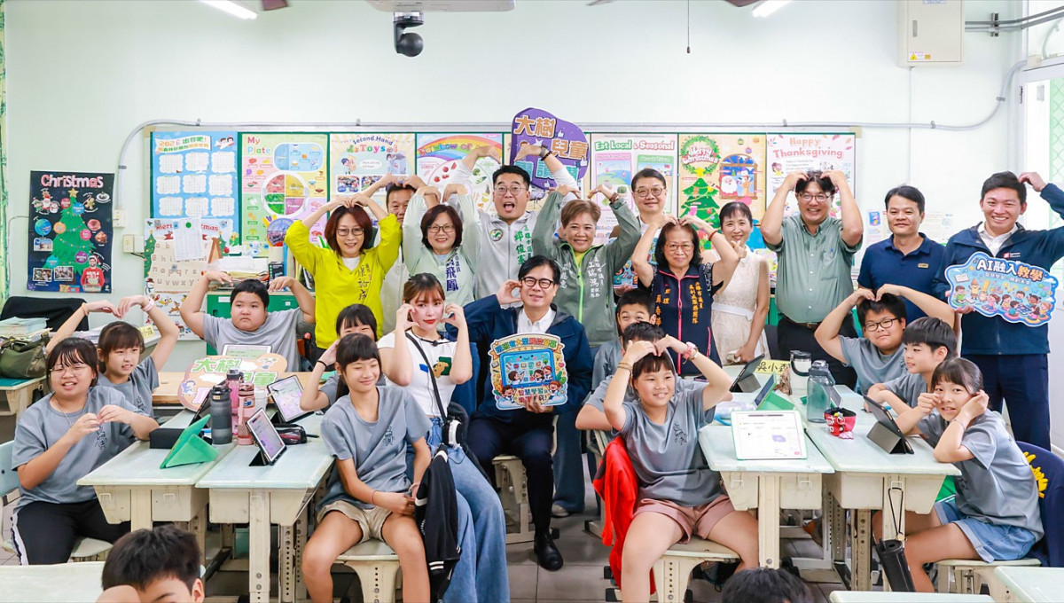 高市三級學校全面完成「班班有大型觸控螢幕」　5千間智慧教室到位