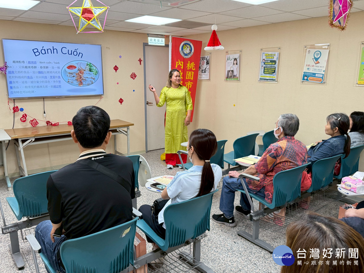 講師阮玉鶯介紹越南經典美食「越南粉捲 」