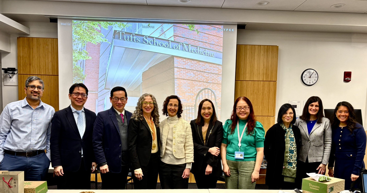 左起第三位為張武修教授。圖／秀傳提供