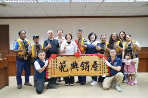 屏東農業實力亮眼　周春米頒獎表揚全國優良產銷班及蜂蜜評鑑獲獎農友