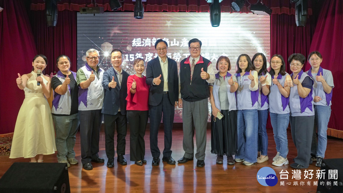 張市長與貴賓合影。