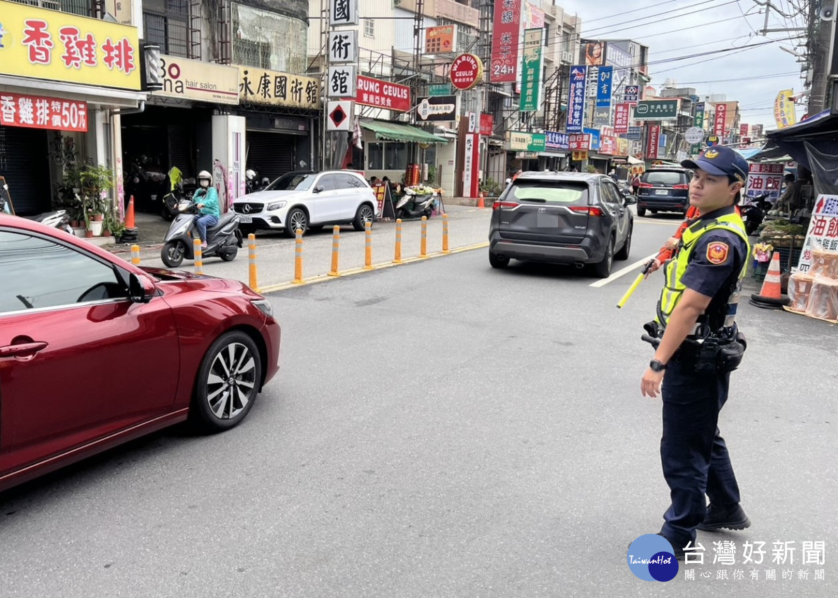 龍岡米干節登場，中壢警分局強化交通疏導與安全維護。