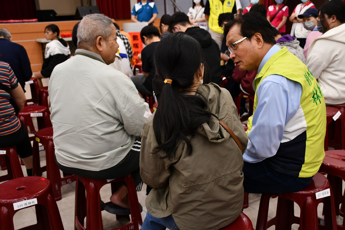 林世賢市長親切的問候並聽取心聲。圖／彰化市公所提供
