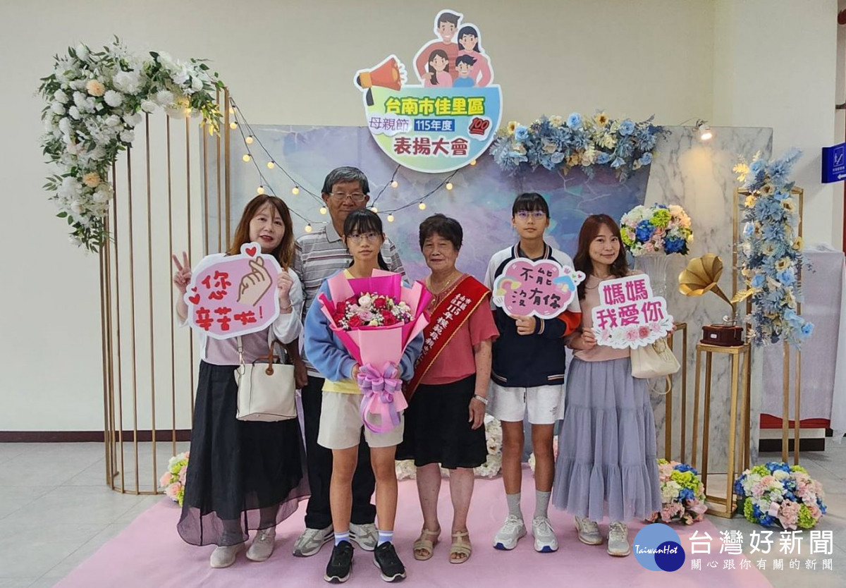 佳里忠仁里模範母親周秀香。