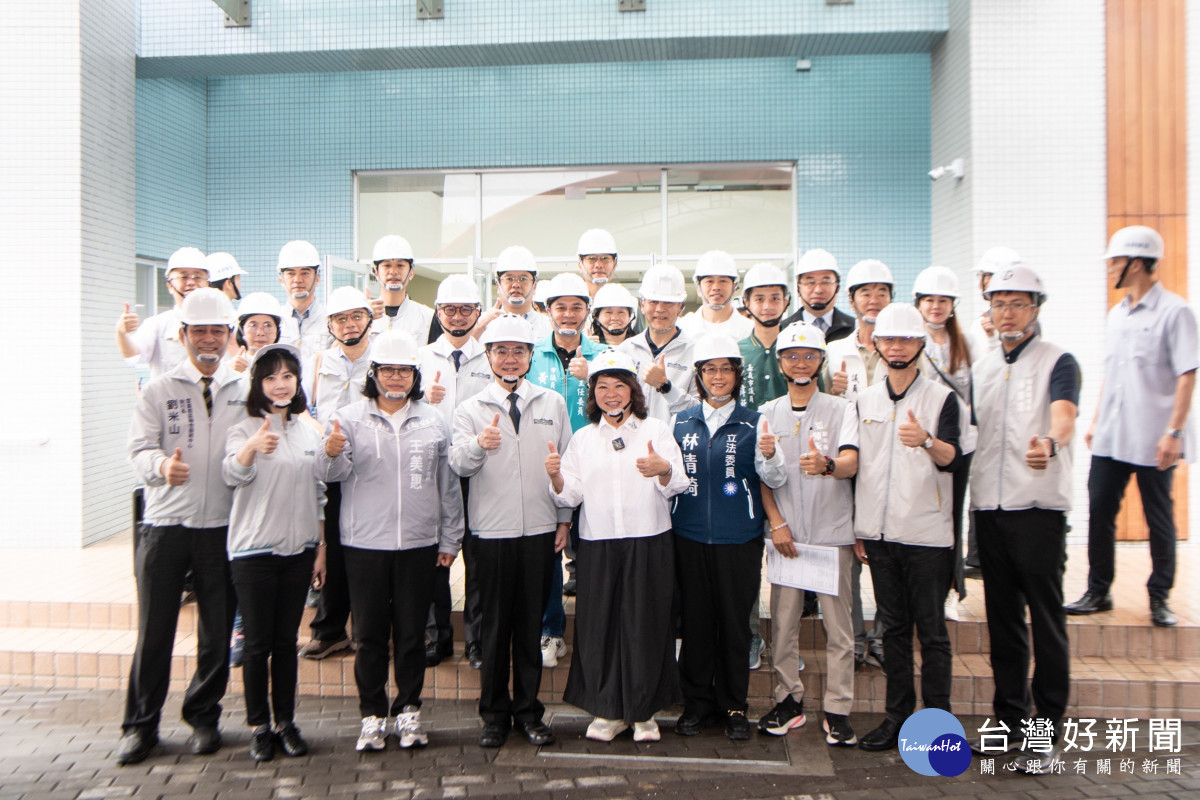 卓揆視察西區全民運動館　黃敏惠爭取高鐵嘉義站聯外輕軌