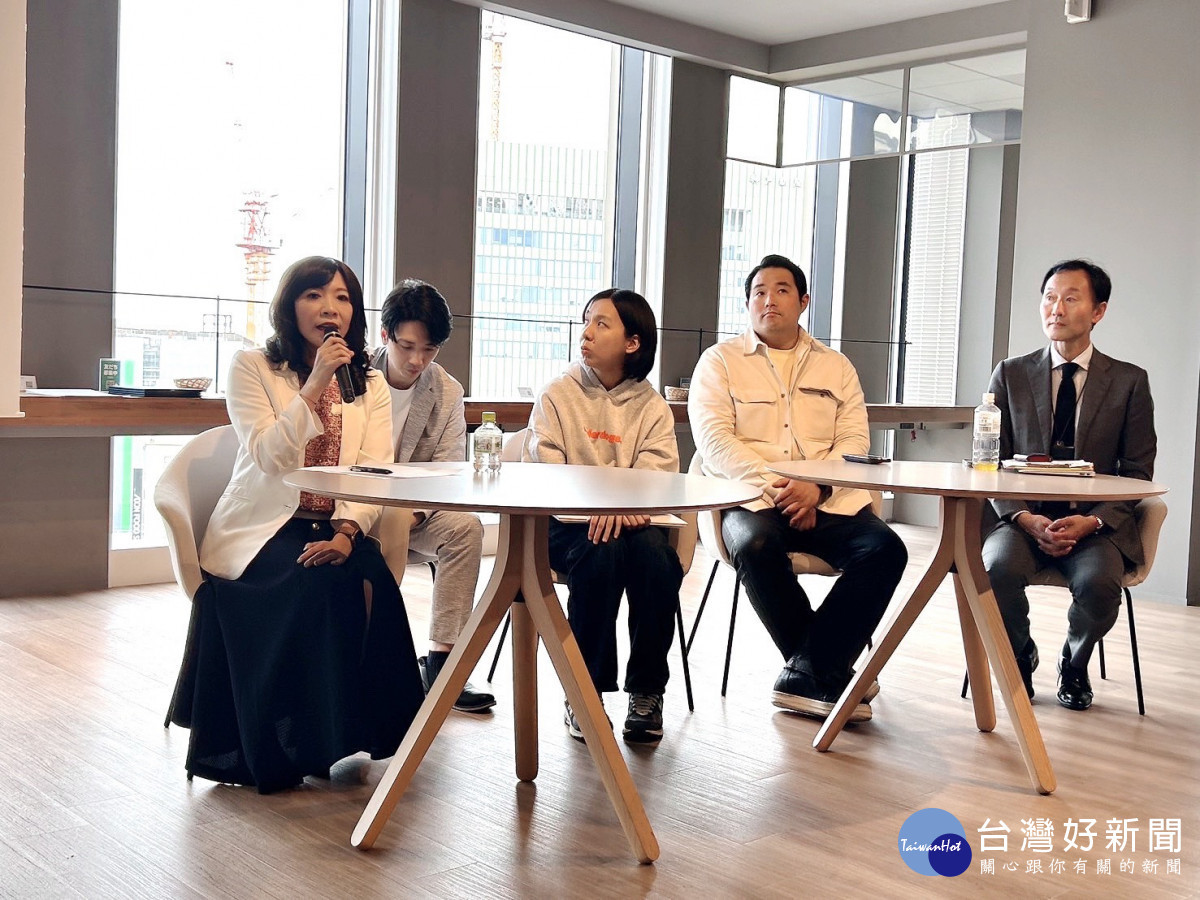 青年事務局長侯佳齡致詞。