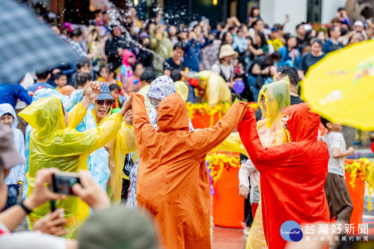 龍岡米干節開幕活動吸引許多民眾參加。<br /><br />
<br /><br />

