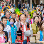 張市長潑水祈福與民同樂。