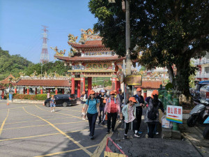 雲林縣政府攜手雲林縣總工會於今(26)日在古坑鄉地母廟舉辦「勞工親子登山活動」／縣府提供