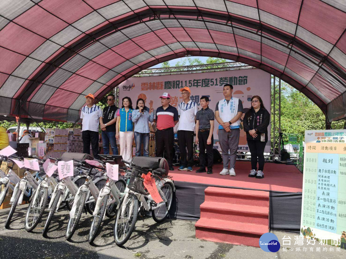 雲林縣政府攜手雲林縣總工會於今(26)日在古坑鄉地母廟舉辦「勞工親子登山活動」／縣府提供