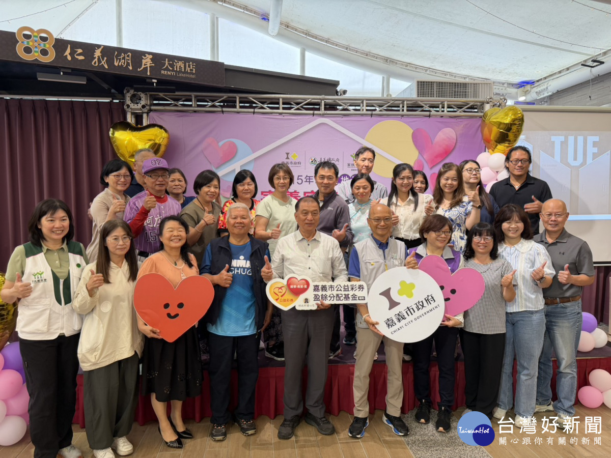 「嘉義地區寄養家庭授證暨表揚典禮」嘉義市副市長陳永豐感謝寄養家庭為困境中的兒童與少年提供了關愛與照顧／市府提供