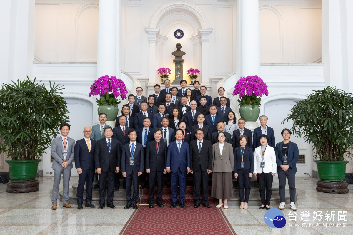 桃市府養護工程處榮獲「2025 IT Matters 數位轉型獎」　獲總統接見肯定