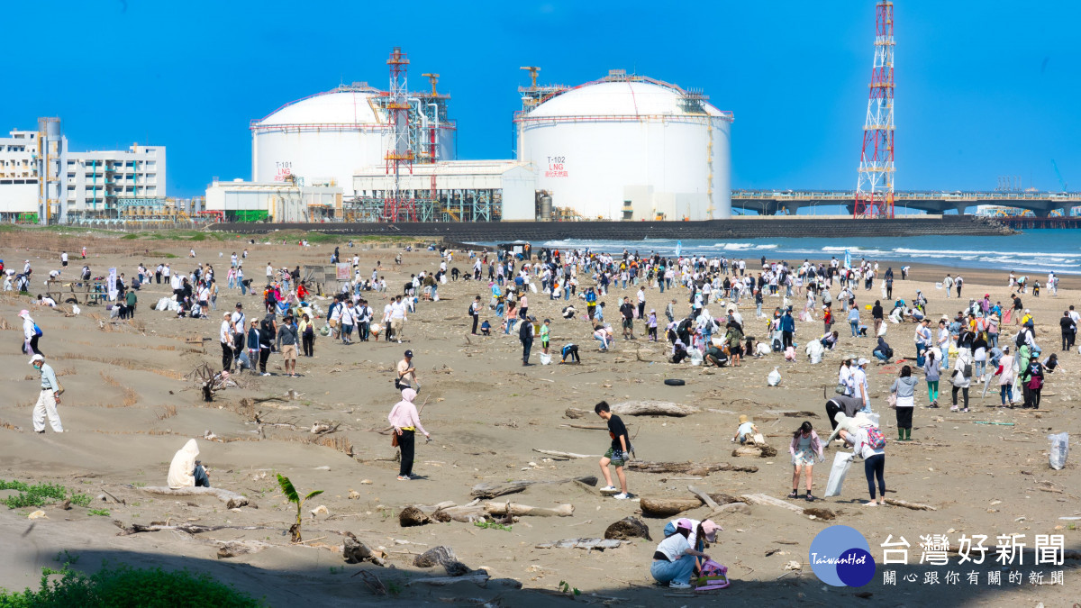 和泰集團淨灘減塑全台總動員。