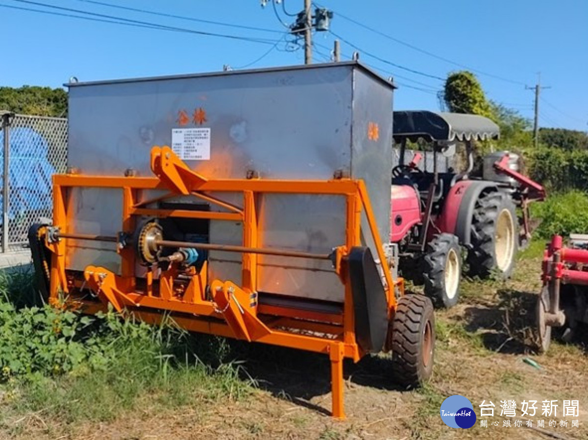 導入堆肥潑灑機，落實鹿糞資源循環利用，可減少化學肥料使用。