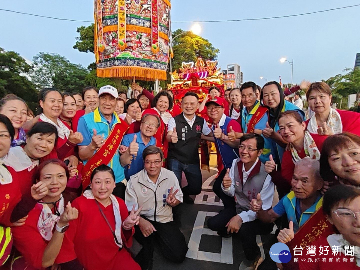 大合照。<br />
<br />
