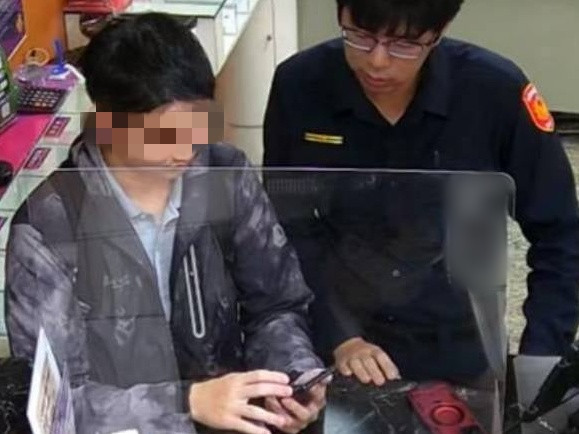 中壢警分局巡官機警攔阻詐騙　成功保住民眾200萬元血汗錢