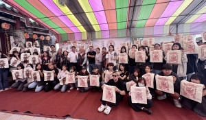 朝陽科大二年級同學發揮巧思創意無限展成果。（記者扶小萍攝）