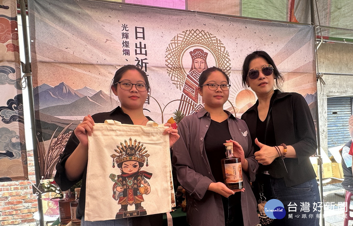 雙胞胎姐妹嚴莘慈與莘瑜強調是一次深刻特別的體驗。（記者扶小萍攝）