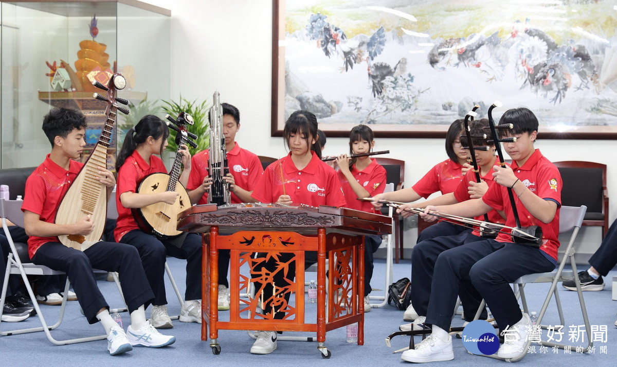 樂團現場演奏樂聲悠揚。（縣府提供）