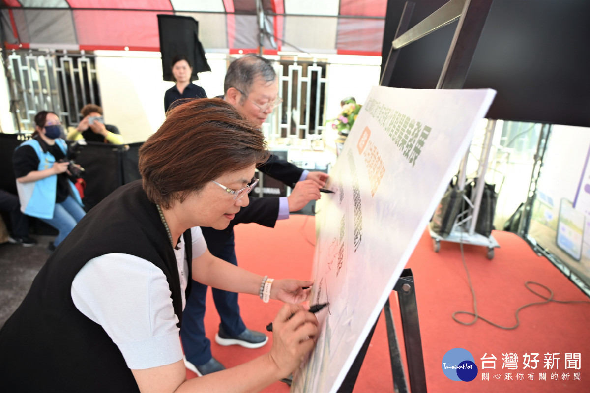 溪州智慧雲示範基地，正式推出全台領先的「彰化智慧雲APP」。圖／彰化縣政府提供