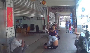 蘆竹警鷹眼攔截「喪屍煙彈」，員警當場識破依法究辦。