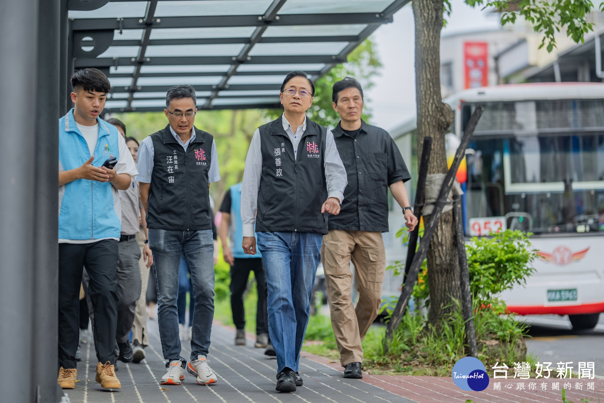 張善政市長視察龜山南美國小通學廊道與公兒六用地。