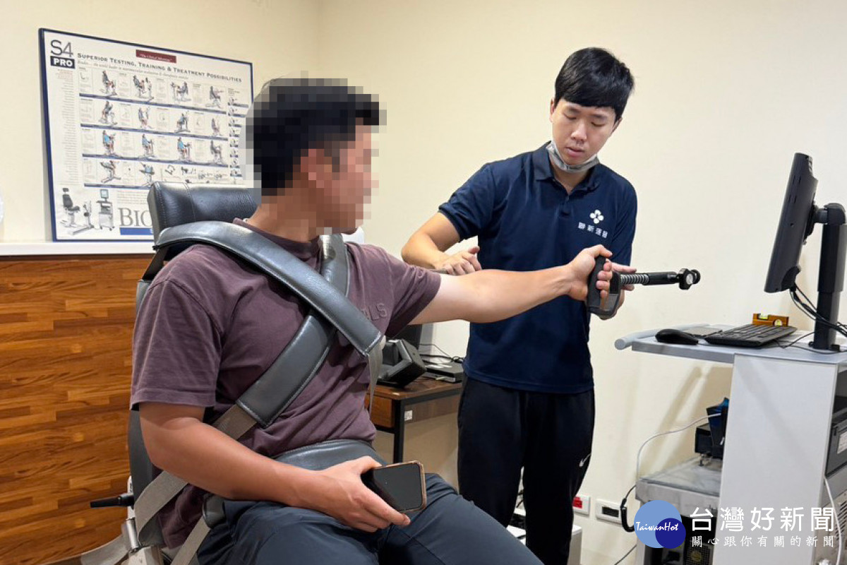 梁家榮選手等速肌力檢測