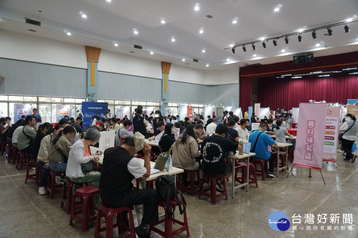綻放女力齊飛揚暖心應援助就業！　中市勞工局5月邀集百家企業提供逾4000個職缺