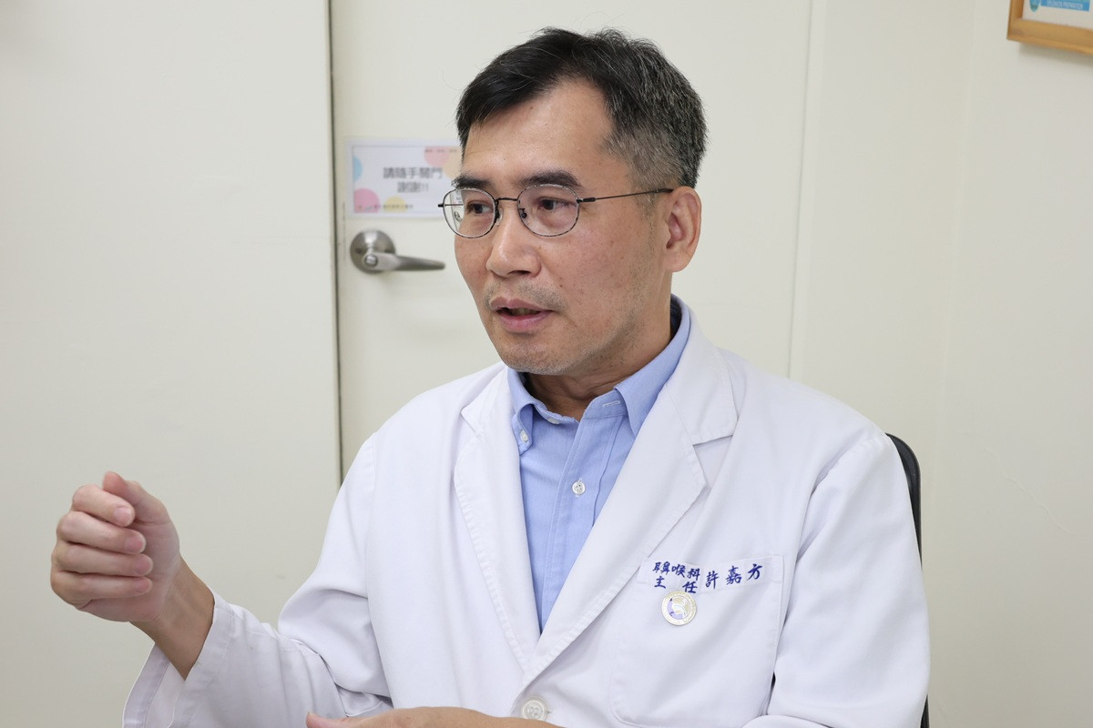 左耳突悶塞以為感冒 竟是「耳中風」！高壓氧輔助搶回聽力 