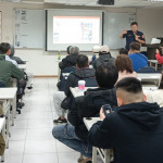 桃園市交通警察大隊表示新制上路後，請長輩們依據監理所寄發的「換照通知書」規定期限內前往辦理即可。