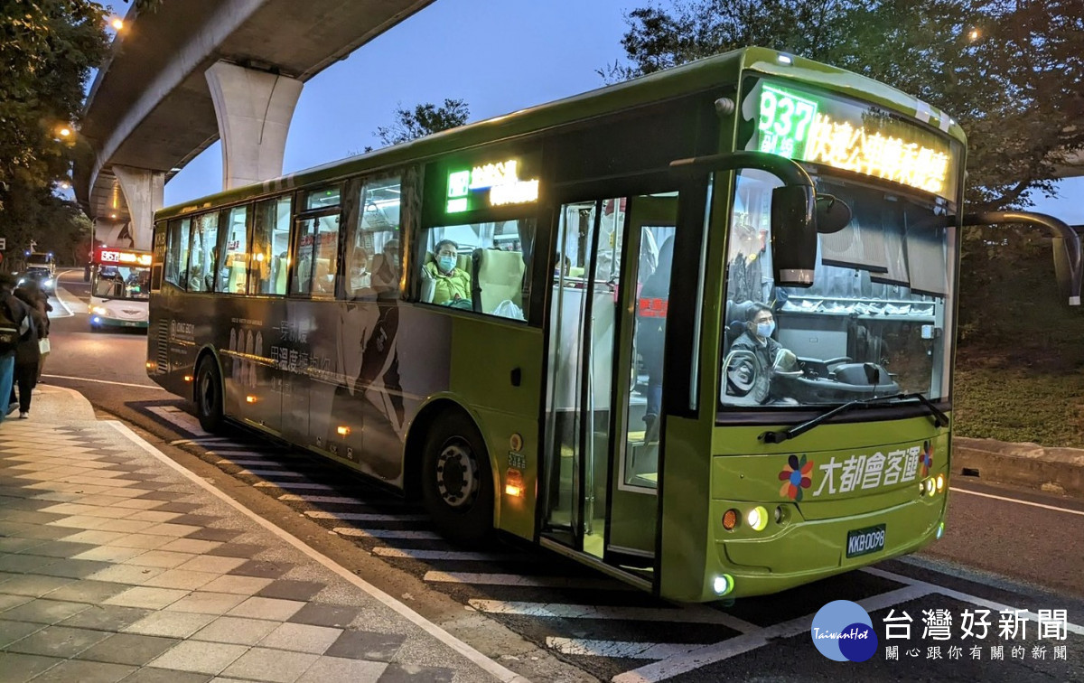 桃園敬老愛心卡使用範圍擴大　5/1起可搭新北市15條公車