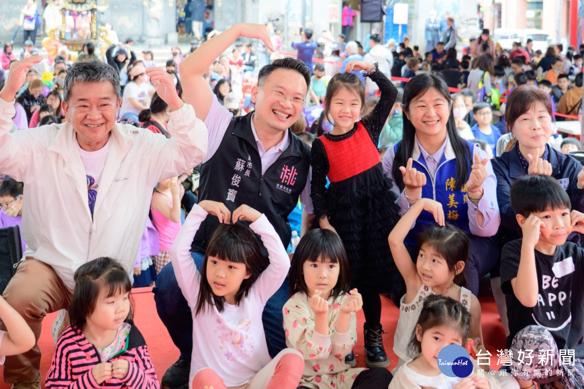 桃園市副市長蘇俊賓出席「景福宮—感恩五月・母親節親子嘉年華會」。