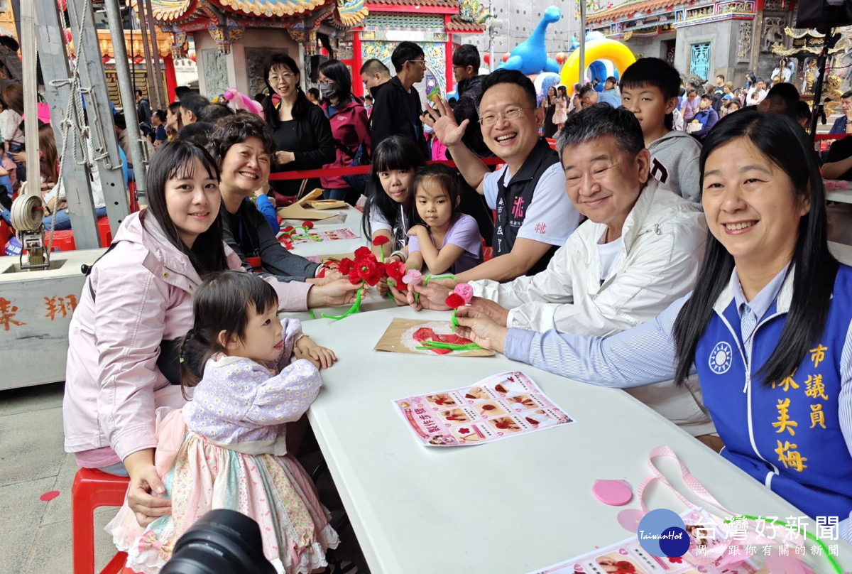 桃園市副市長蘇俊賓出席「景福宮—感恩五月・母親節親子嘉年華會」。