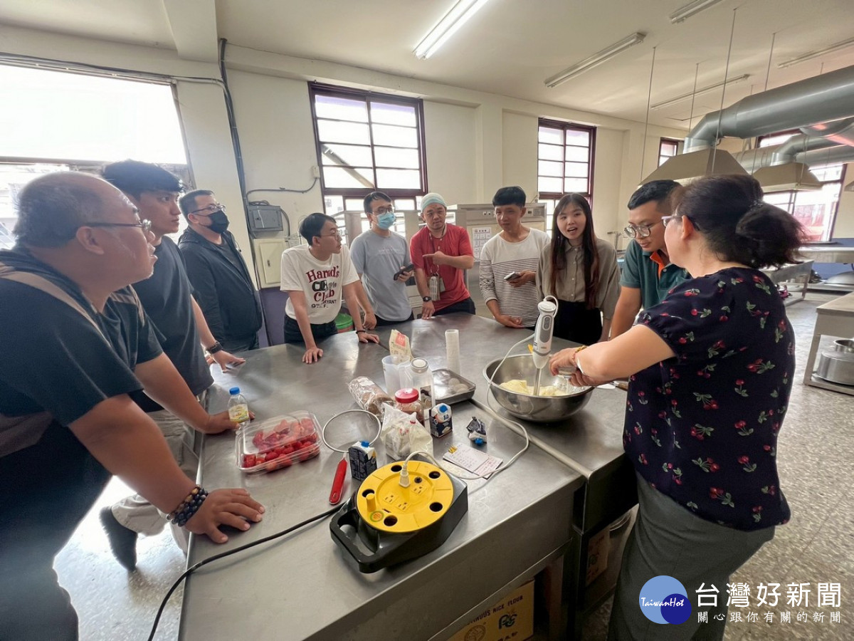 帶領學員親手體驗加工的樂趣與運用。