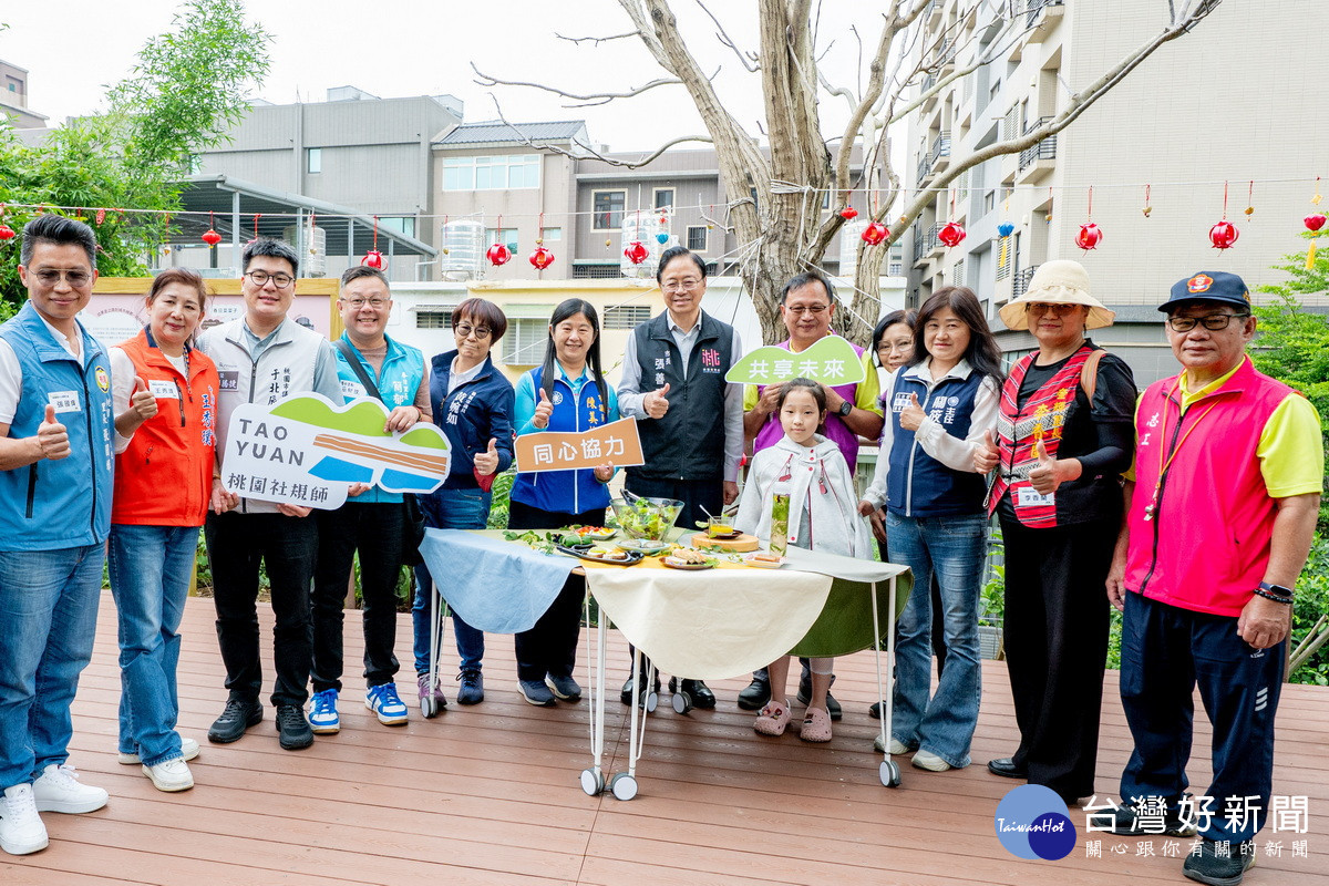 桃園市長張善政出席「桃園市社規師輔導計畫成果展」。